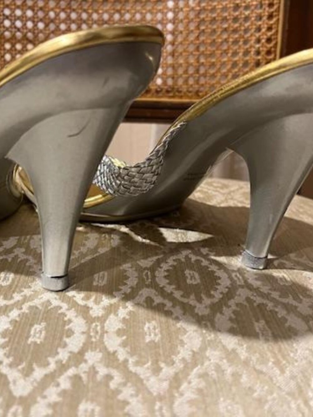 JLo (Jennifer Lopez) Woven Silver Thong Heels/Goes with Every Outfit/Size 9 - Picture 3 of 3